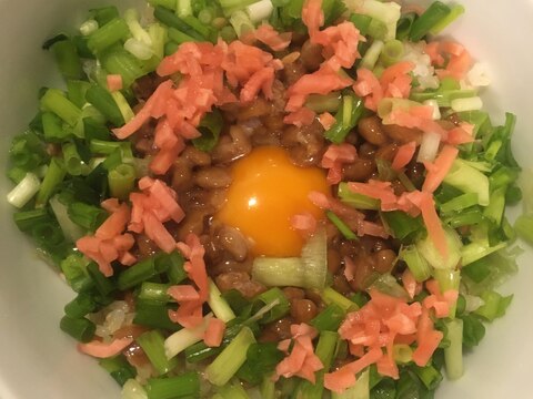 小葱と紅生姜の納豆卵かけご飯